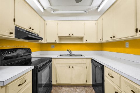 Купить кондоминиум в Форт-Лодердейл, Флорида 2 спальни, 118.91м2, № 1969464 - фото 6