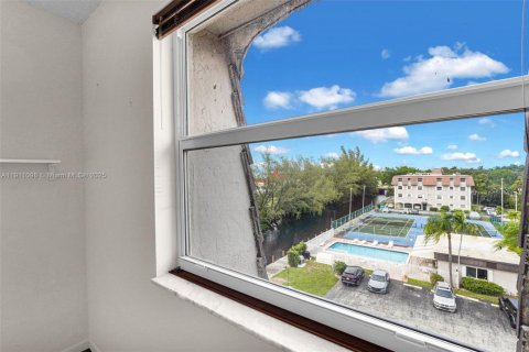 Купить кондоминиум в Форт-Лодердейл, Флорида 2 спальни, 118.91м2, № 1969464 - фото 25