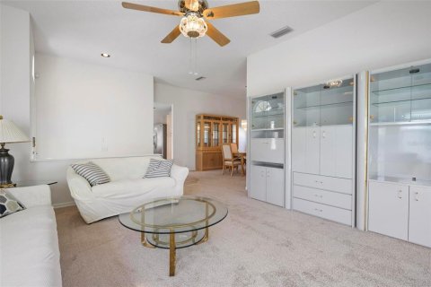 House in Bradenton, Florida 2 bedrooms, 164.16 sq.m. № 2200002 - photo 12