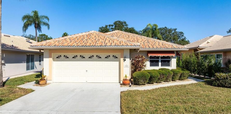 House in Bradenton, Florida 2 bedrooms, 164.16 sq.m. № 2200002