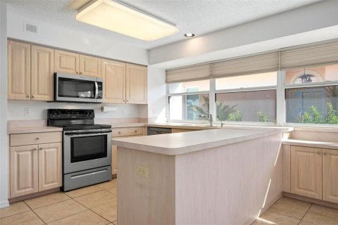 House in Bradenton, Florida 2 bedrooms, 164.16 sq.m. № 2200002 - photo 20