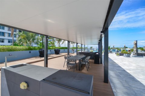 Condo in North Bay Village, Florida, 2 bedrooms  № 1992082 - photo 12