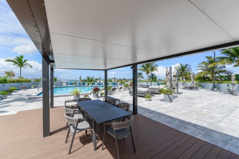 Condo in North Bay Village, Florida, 2 bedrooms  № 1992082 - photo 10