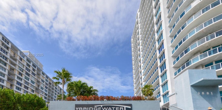 Condo in North Bay Village, Florida, 2 bedrooms  № 1992082