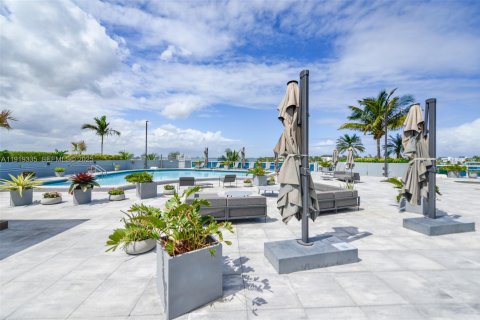 Condo in North Bay Village, Florida, 2 bedrooms  № 1992082 - photo 7