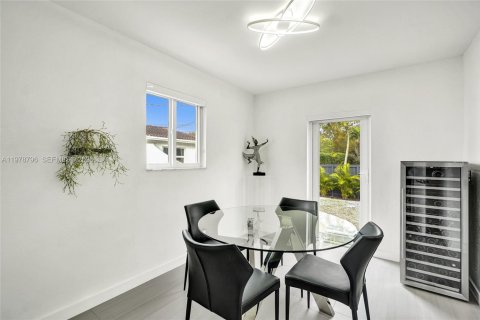 House in Miami Shores, Florida 2 bedrooms, 123.37 sq.m. № 2051637 - photo 16