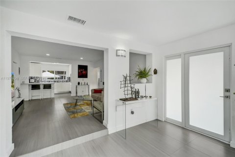 House in Miami Shores, Florida 2 bedrooms, 123.37 sq.m. № 2051637 - photo 5