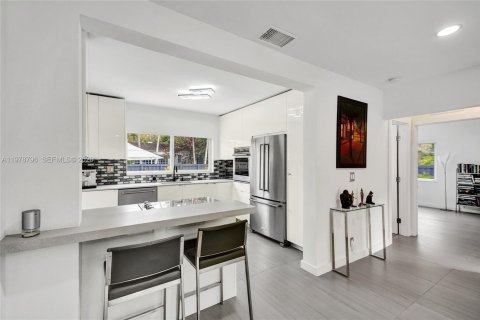 House in Miami Shores, Florida 2 bedrooms, 123.37 sq.m. № 2051637 - photo 11