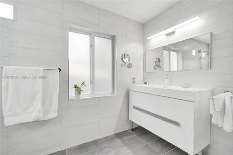 House in Miami Shores, Florida 2 bedrooms, 123.37 sq.m. № 2051637 - photo 26
