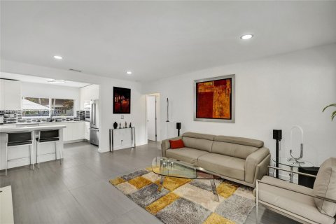 House in Miami Shores, Florida 2 bedrooms, 123.37 sq.m. № 2051637 - photo 7