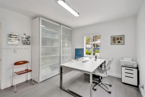 House in Miami Shores, Florida 2 bedrooms, 123.37 sq.m. № 2051637 - photo 22