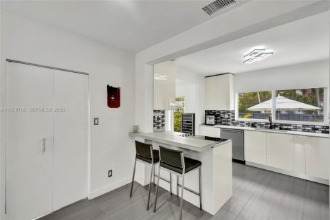 House in Miami Shores, Florida 2 bedrooms, 123.37 sq.m. № 2051637 - photo 10