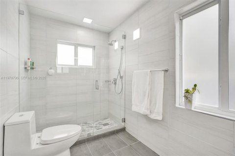 House in Miami Shores, Florida 2 bedrooms, 123.37 sq.m. № 2051637 - photo 27