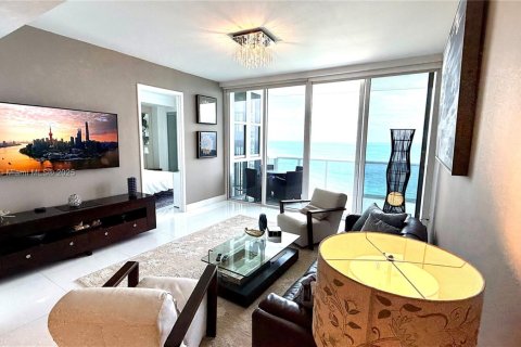Condominio en alquiler en Sunny Isles Beach, Florida, 2 dormitorios, 149.94 m2 № 1969347 - foto 13