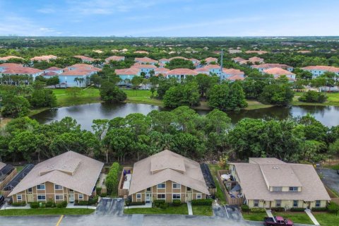 Adosado en venta en Jupiter, Florida, 4 dormitorios, 189.99 m2 № 1182215 - foto 1