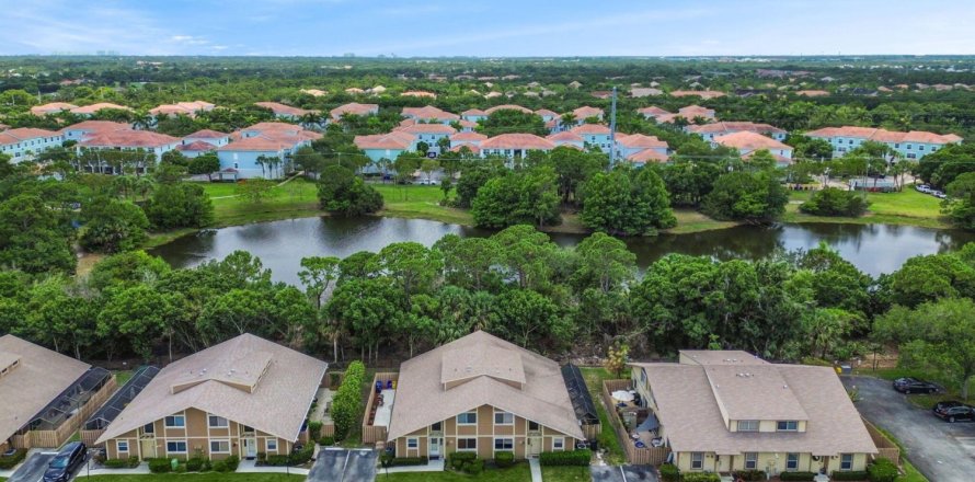 Adosado en Jupiter, Florida 4 dormitorios, 189.99 m2 № 1182215
