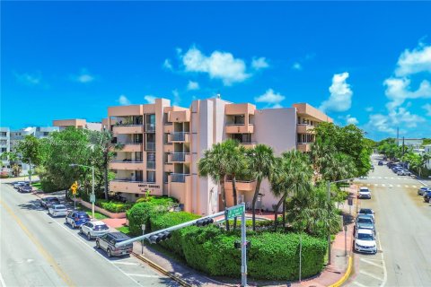 Condominio en venta en Miami Beach, Florida, 2 dormitorios, 104.42 m2 № 2189949 - foto 2