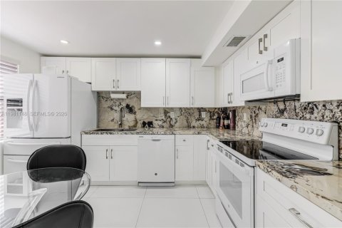 Condominio en venta en Miami Beach, Florida, 2 dormitorios, 104.42 m2 № 2189949 - foto 16