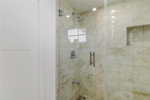 Condominio en venta en Miami Beach, Florida, 2 dormitorios, 104.42 m2 № 2189949 - foto 13