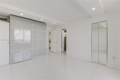 Condominio en venta en Miami Beach, Florida, 2 dormitorios, 104.42 m2 № 2189949 - foto 6