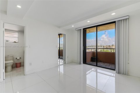 Condominio en venta en Miami Beach, Florida, 2 dormitorios, 104.42 m2 № 2189949 - foto 7