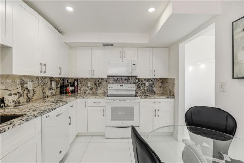 Condominio en venta en Miami Beach, Florida, 2 dormitorios, 104.42 m2 № 2189949 - foto 18