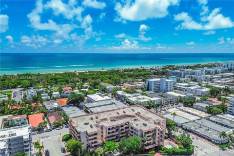 Condominio en venta en Miami Beach, Florida, 2 dormitorios, 104.42 m2 № 2189949 - foto 3