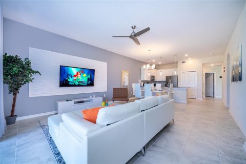 Condo in Davenport, Florida, 2 bedrooms  № 1574642 - photo 2