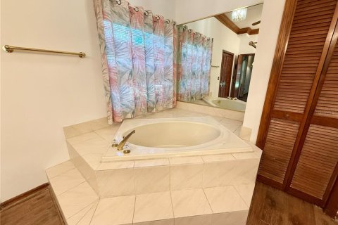 Villa ou maison à louer à Lake Mary, Floride: 4 chambres, 280.66 m2 № 2167776 - photo 16