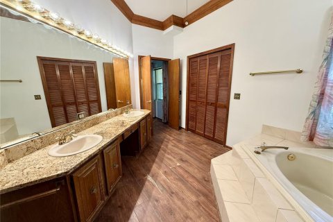 Villa ou maison à louer à Lake Mary, Floride: 4 chambres, 280.66 m2 № 2167776 - photo 17
