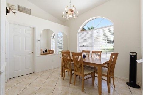 Villa ou maison à vendre à Rotonda, Floride: 3 chambres, 153.57 m2 № 2131015 - photo 5