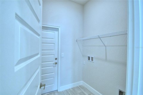 House in MAGNOLIA PARK in Haines City, Florida 4 bedrooms, 169.08 sq.m. № 1905723 - photo 11
