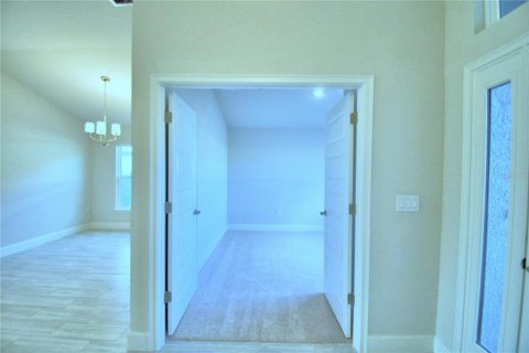 House in MAGNOLIA PARK in Haines City, Florida 4 bedrooms, 169.08 sq.m. № 1905723 - photo 4
