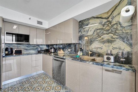 Купить кондоминиум в Авентура, Флорида 2 спальни, 126.81м2, № 1942606 - фото 11