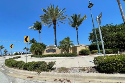 Condominio en venta en St. Lucie, Florida, 2 dormitorios, 184.78 m2 № 2013327 - foto 5