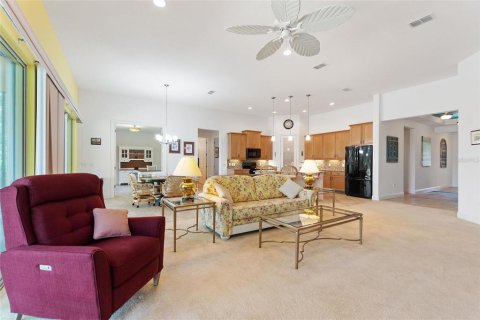 House in Kissimmee, Florida 3 bedrooms, 266.72 sq.m. № 1801746 - photo 13