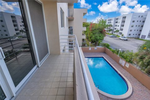 Condo in Miami, Florida, 1 bedroom  № 2000567 - photo 14