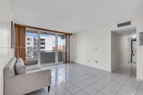 Condo in Miami, Florida, 1 bedroom  № 2000567