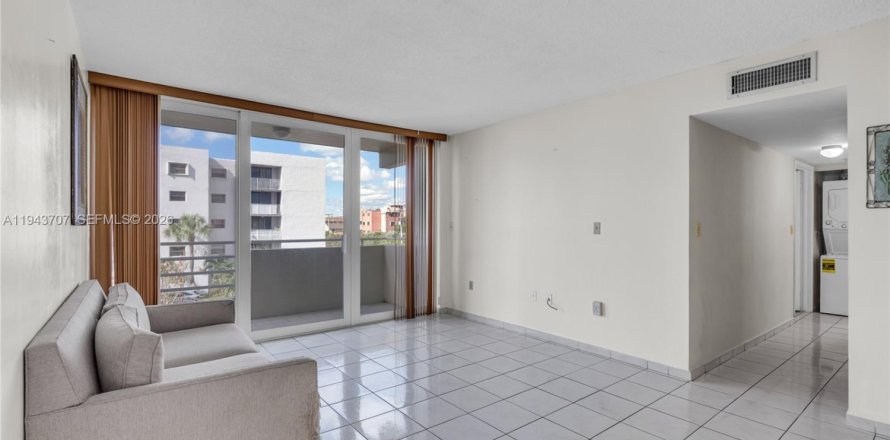 Condo in Miami, Florida, 1 bedroom  № 2000567