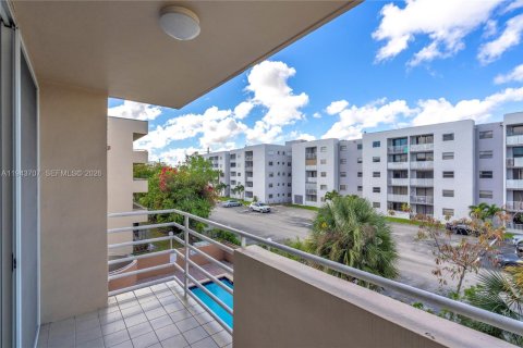 Condo in Miami, Florida, 1 bedroom  № 2000567 - photo 15