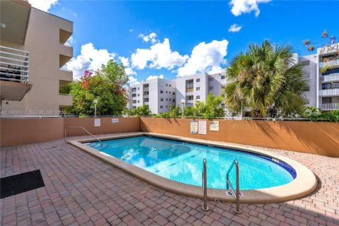 Condo in Miami, Florida, 1 bedroom  № 2000567 - photo 18