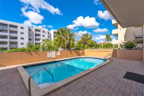 Condo in Miami, Florida, 1 bedroom  № 2000567 - photo 19