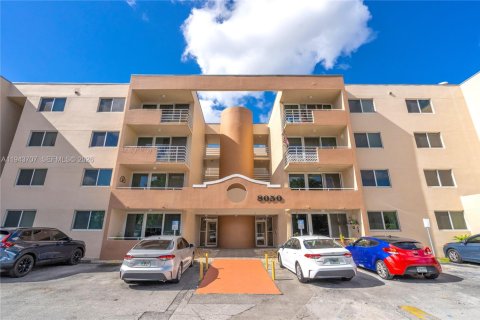 Condo in Miami, Florida, 1 bedroom  № 2000567 - photo 20