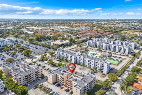 Condo in Miami, Florida, 1 bedroom  № 2000567 - photo 21