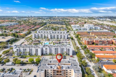 Condo in Miami, Florida, 1 bedroom  № 2000567 - photo 22