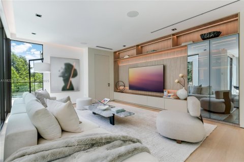 House in Miami, Florida 7 bedrooms № 1872623 - photo 29