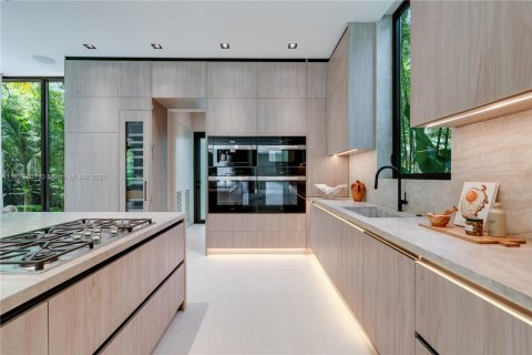 House in Miami, Florida 7 bedrooms № 1872623 - photo 14