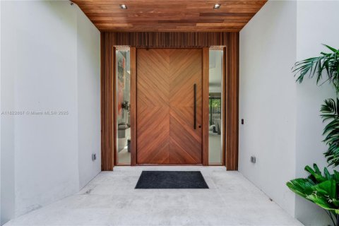 House in Miami, Florida 7 bedrooms № 1872623 - photo 3