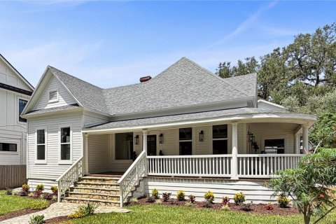 House in Tampa, Florida 4 bedrooms, 217.95 sq.m. № 2321505