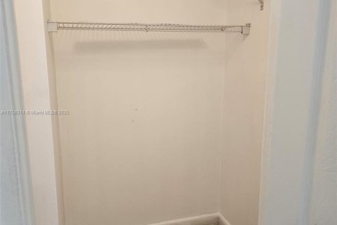 Condo in Sunrise, Florida, 2 bedrooms  № 1959838 - photo 11